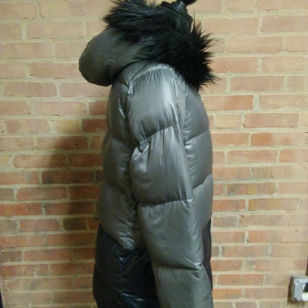Gap | Two-tone Hooded Fur Puffer Jacket - Picture 2 of 8
